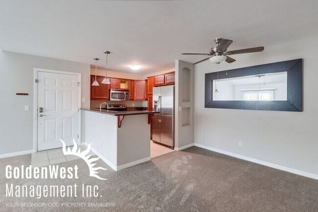 Building Photo - Light and Bright 3Bdm 2Ba Upstairs Condo i...
