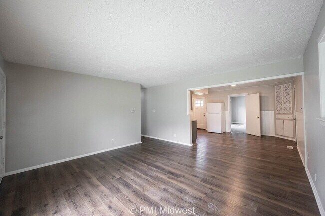 Foto del edificio - "Charming 4-Bedroom Retreat with Spacious Living in Indianapolis!"