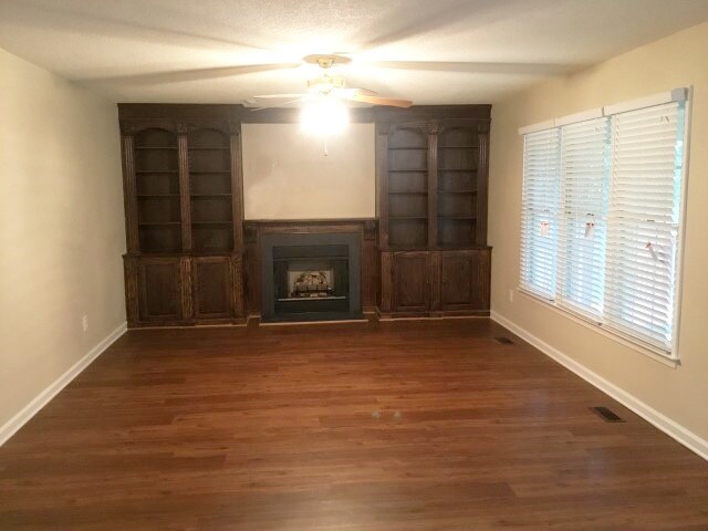 Foto del edificio - 6400 Ivystone Dr