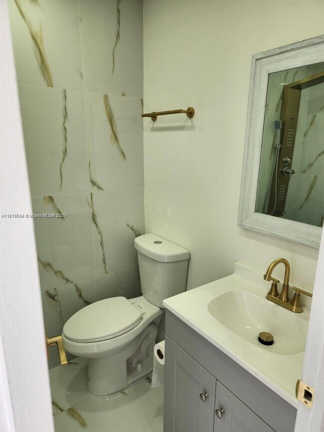 Foto del edificio - 2870 SW 26th St