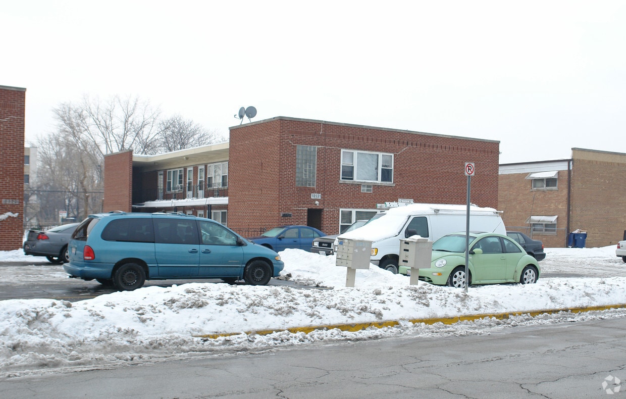 Primary Photo - 10531 Crown Rd