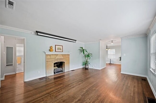 Building Photo - 2654 Elsinore St