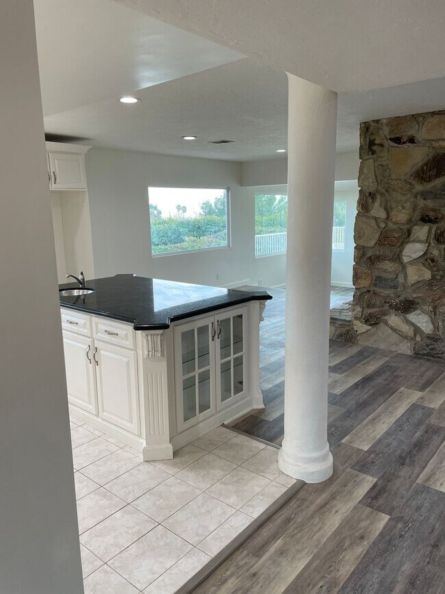 Foto del edificio - Tranquil Home in the Hills of Rancho Palos Verdes Overlooking the Los Angeles Harbor