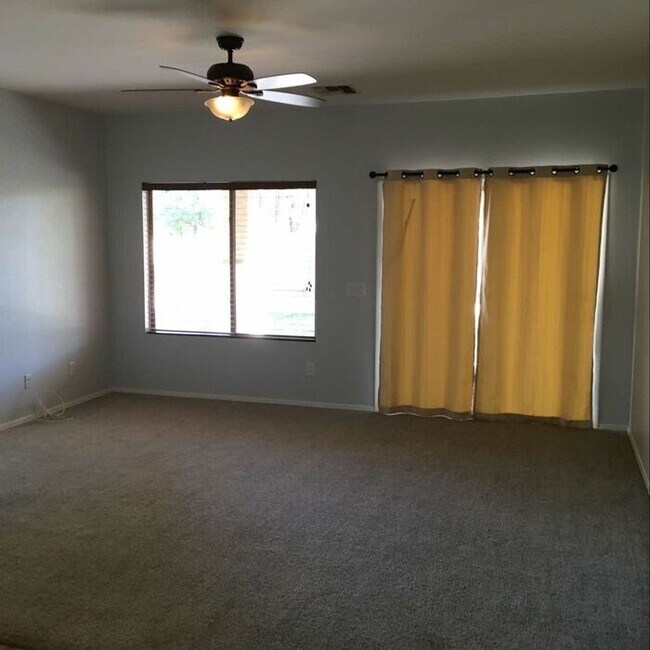 Building Photo - 2895 E MELROSE ST - 4BR 2BA Higley/Germann...