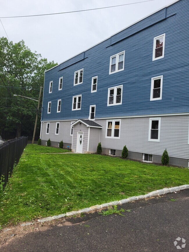 Building Photo - 178 Union Ave