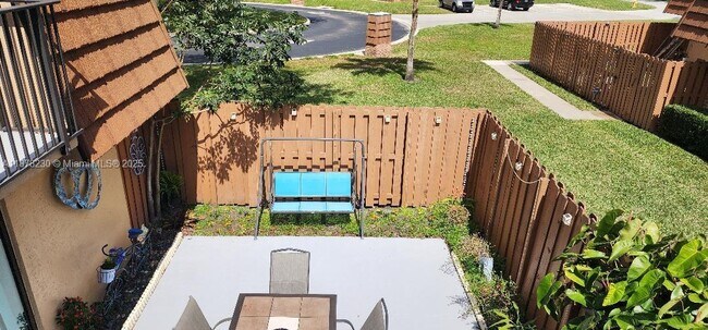 Foto del edificio - 2556 Lakeview Ct