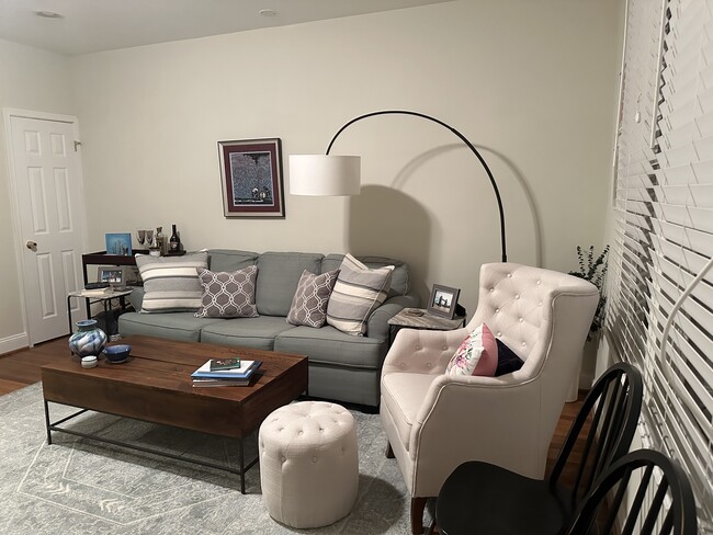 Building Photo - 213 19th St NE