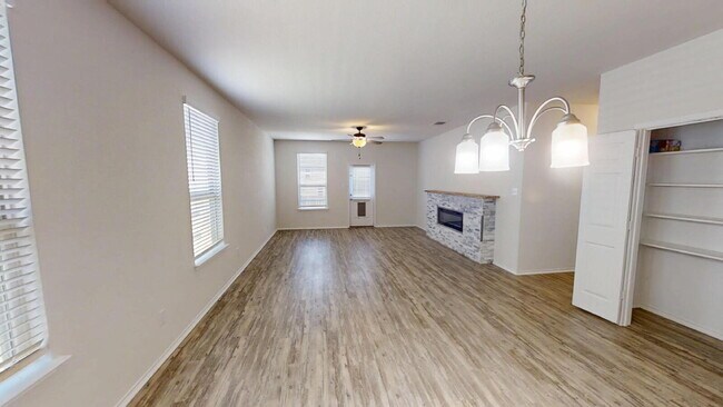 Building Photo - "Flexible Living and Modern Style in Growing Jarrell, TX!"