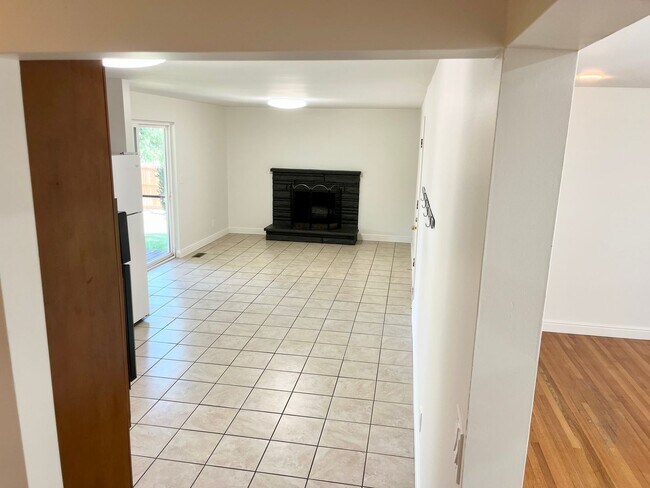 Foto del edificio - Beautiful 5 Bedroom, 3 Bathroom Family Home in Cottonwood Heights