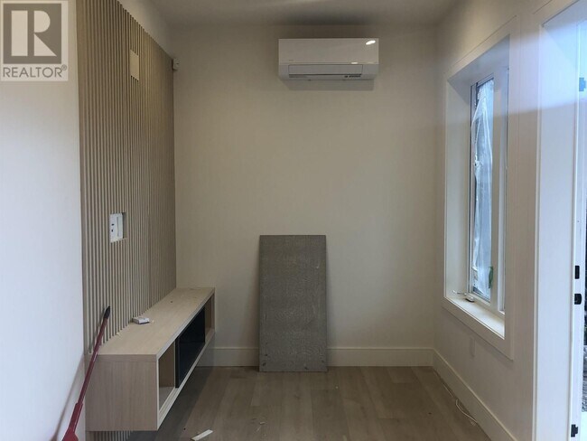 Photo du bâtiment - 4160-4160 W 8th Ave
