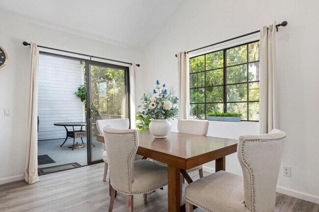 Foto del edificio - 325 Ladera St