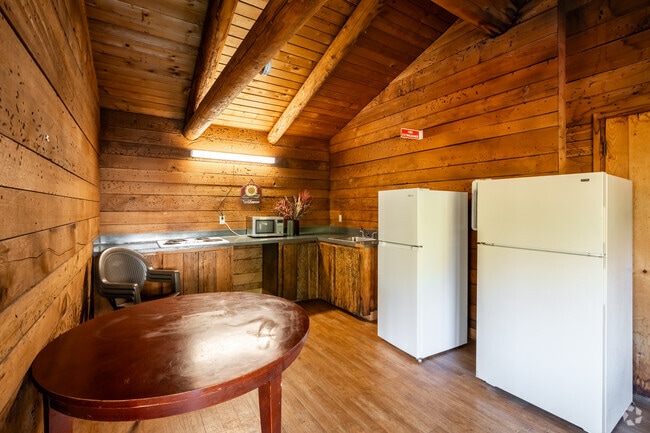 Cabaña - Whisperwood Apartments