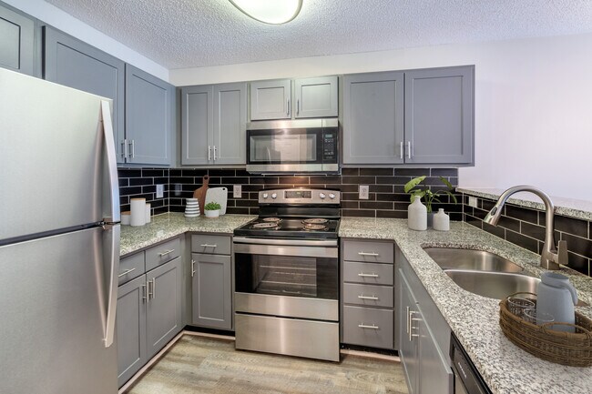 Cocina renovada - Crestmont Apartments
