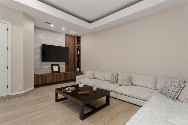 Building Photo - 21 Ben Hogan Dr