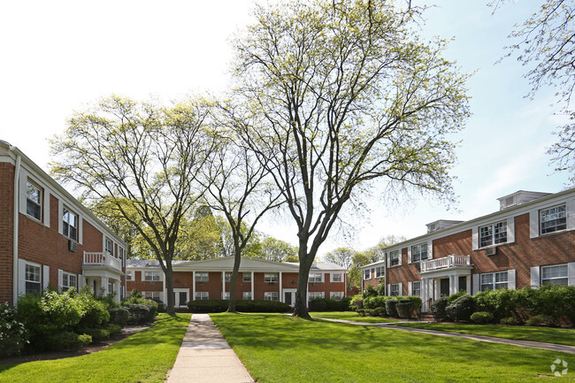 Building Photo - Brownstone and Main Union Apartments