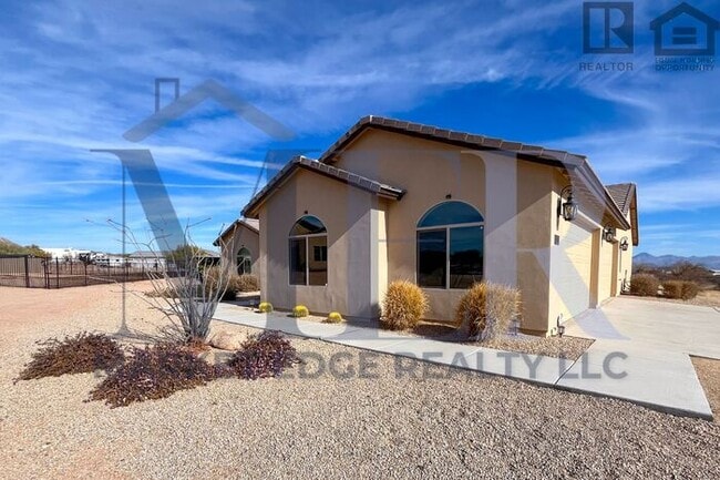 Building Photo - 4Bed/3Bath FURNISHED House-Rio Verde/144th...