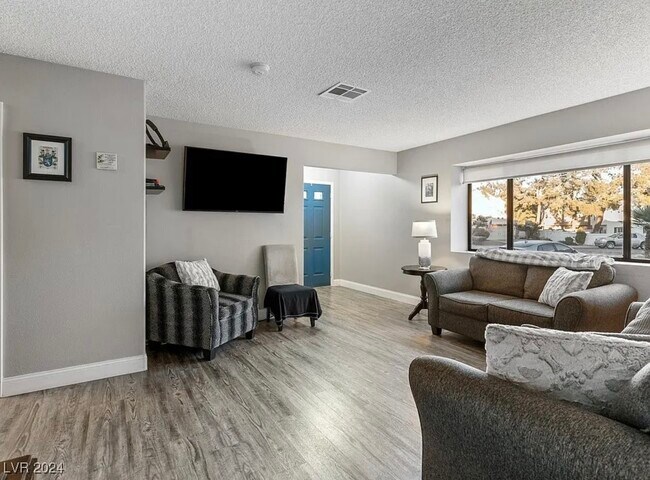Foto del edificio - 2801 Willow Wind Ct