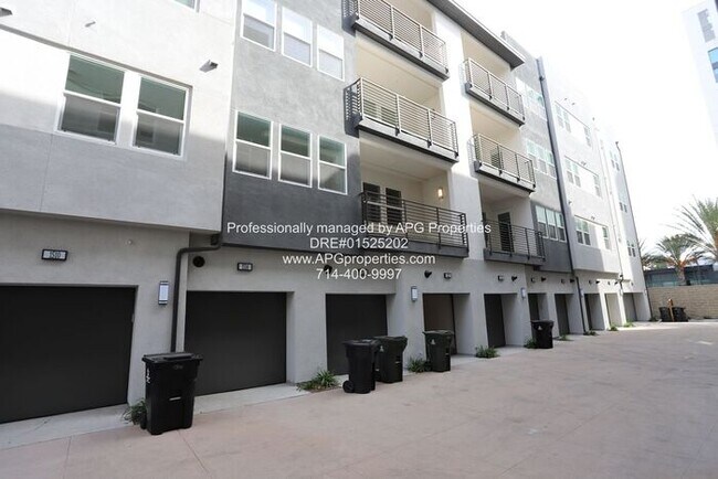 Building Photo - New Construction! 100 West Community - 3 B...
