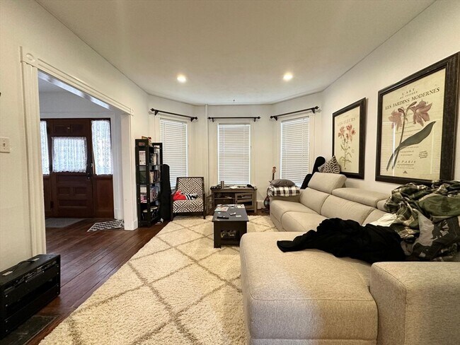 Foto del edificio - 66 Mapleton St