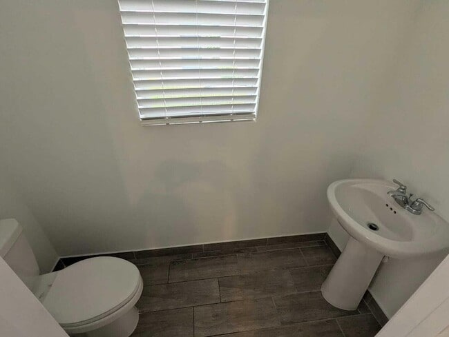 Foto del edificio - 4351 Pond Lily Ln