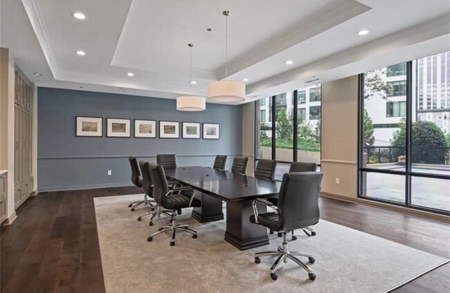 Foto del edificio - 3481 Lakeside Dr NE