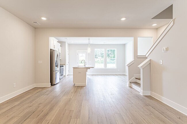Building Photo - Beautiful 3 Bedroom, 2.5 Bathroom in Simps...