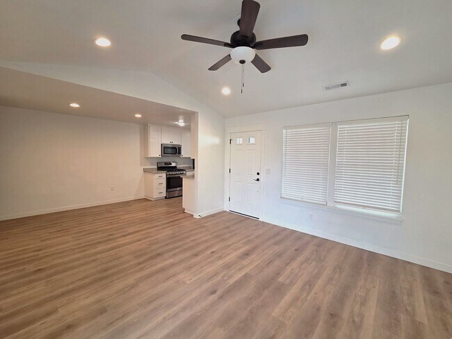 Foto del edificio - Newer Two bedroom/Two bath Duplex | Available NOW