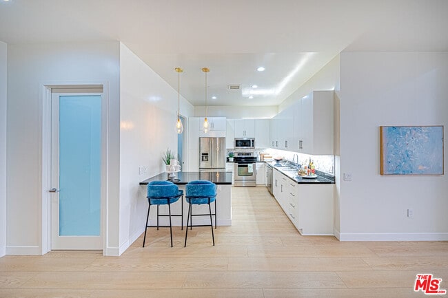 Foto del edificio - 3223 W 6th St