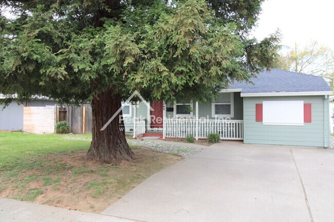 Building Photo - Charming Tahoe Park 3bd/1ba Home