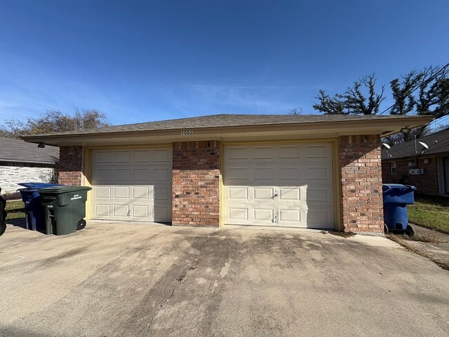 Foto del edificio - 1002 W Avenue B