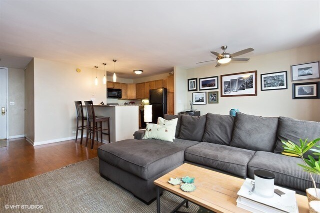 Foto del edificio - 655 W Irving Park Rd