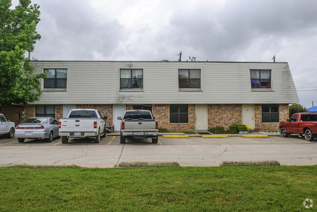 Foto del edificio - Garden Grove Townhomes