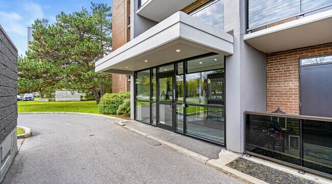 Photo du bâtiment - 1219 Dundas St W