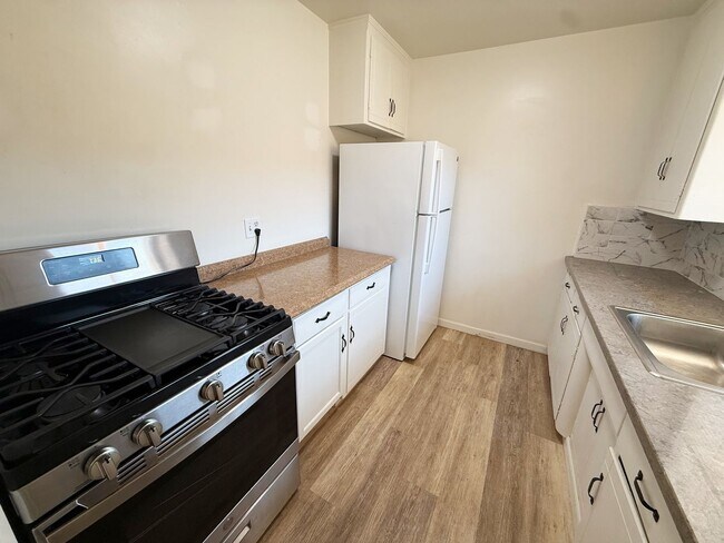 Foto del edificio - 4352 1/2-4352 1/2 McClintock St