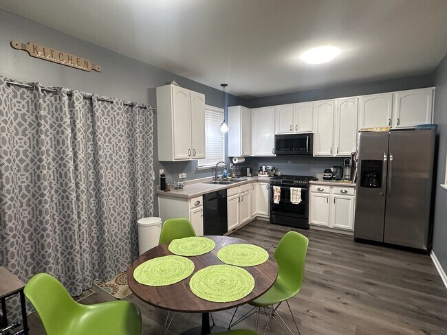 Foto del edificio - 287 Evergreen Cir