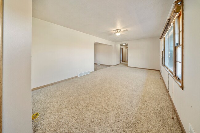 Sala de estar principal - 2405 W 28th St