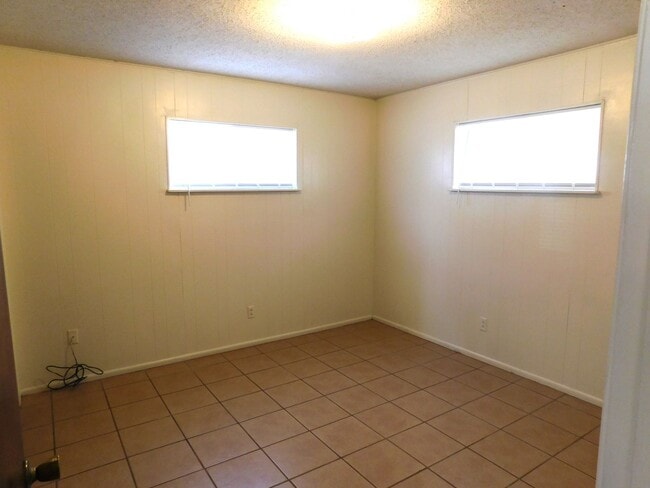 Building Photo - 123 Catherine St