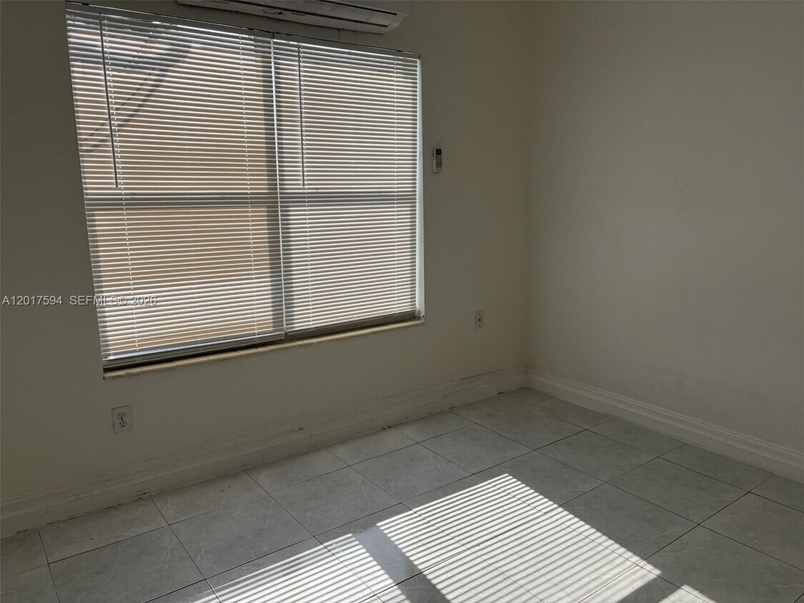 Foto del edificio - 4701 SW 8th St