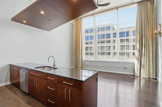 Building Photo - 2600 W 7th St