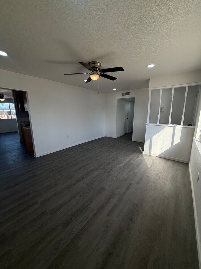 Building Photo - Spacious 4 bedroom house for rent