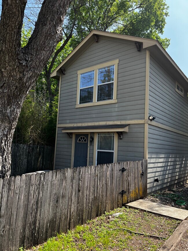 5517 Duval St Unit BBack, Austin, TX 78751 Condo for Rent in Austin