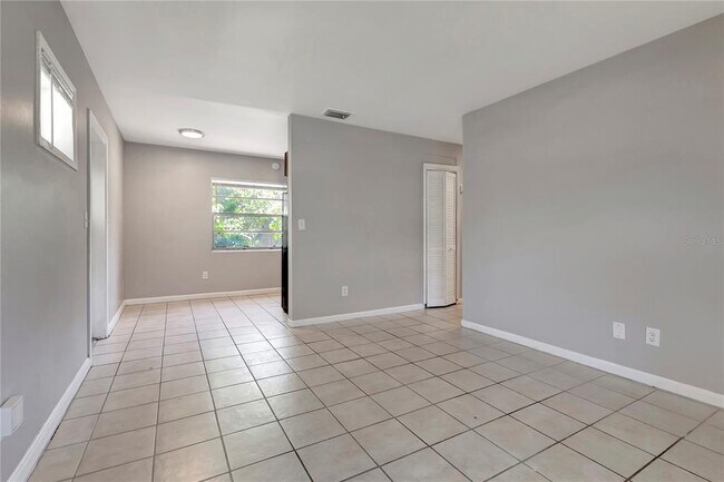 Building Photo - 8604 N Orangeview Ave