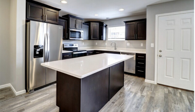 Building Photo - 3338 6th Way E