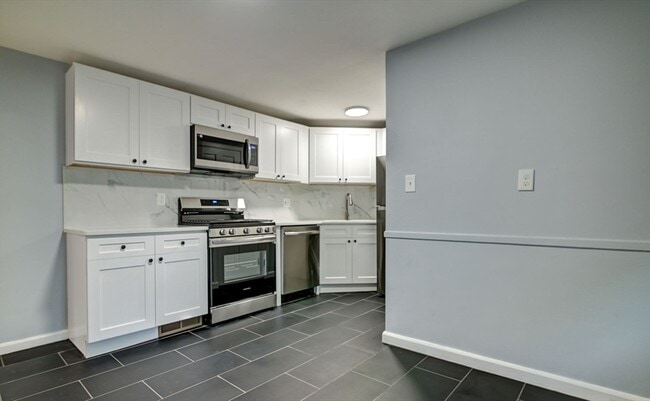 Building Photo - 15 Langley Cir