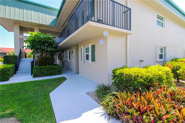 Building Photo - 600 Valley Stream Dr
