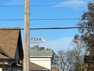 Foto del edificio - 6625 Pershing Rd