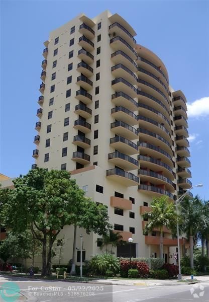 Building Photo - 2301 SW 27th Ave