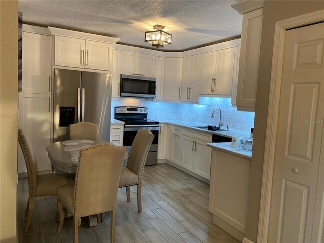 Foto del edificio - 5590 Baywater Dr