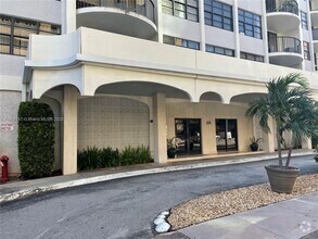 Building Photo - 66 Valencia Ave