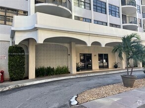 Building Photo - 66 Valencia Ave